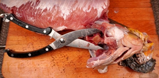 Фото приготовления рецепта: Карп, фаршированный грибами (в духовке) - шаг №10