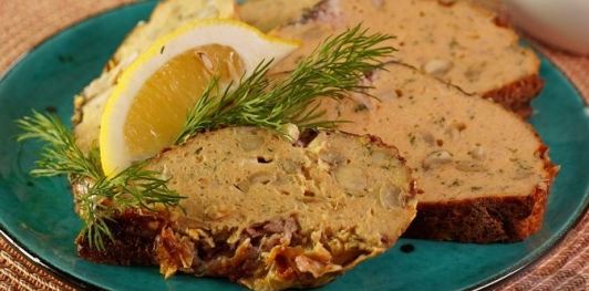 Фото приготовления рецепта: Карп, фаршированный грибами (в духовке) - шаг №26