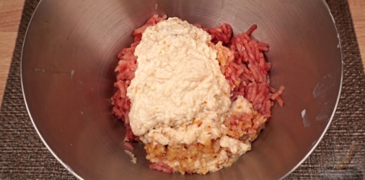 Фото приготовления рецепта: Карп, фаршированный грибами (в духовке) - шаг №13