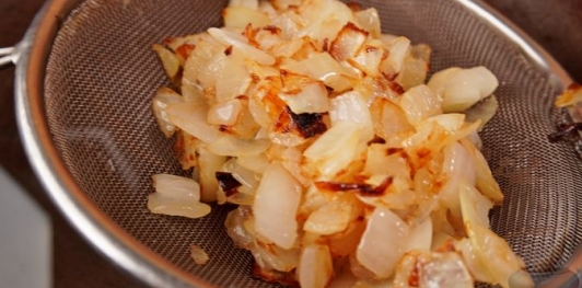 Фото приготовления рецепта: Карп, фаршированный грибами (в духовке) - шаг №5