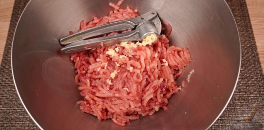 Фото приготовления рецепта: Карп, фаршированный грибами (в духовке) - шаг №12