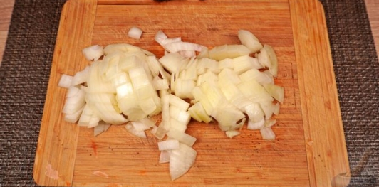 Фото приготовления рецепта: Карп, фаршированный грибами (в духовке) - шаг №3