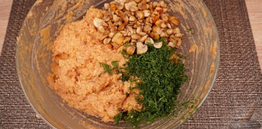 Фото приготовления рецепта: Карп, фаршированный грибами (в духовке) - шаг №17