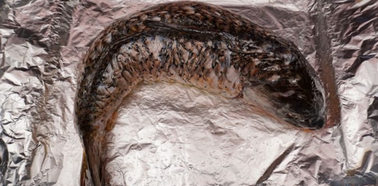 Фото приготовления рецепта: Карп, фаршированный грибами (в духовке) - шаг №20