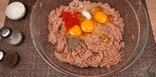 Фото приготовления рецепта: Карп, фаршированный грибами (в духовке) - шаг №14