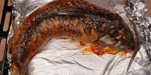 Фото приготовления рецепта: Карп, фаршированный грибами (в духовке) - шаг №21