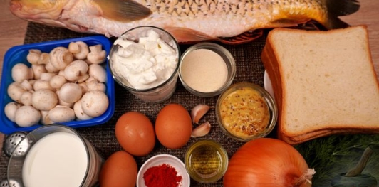 Фото приготовления рецепта: Карп, фаршированный грибами (в духовке) - шаг №1