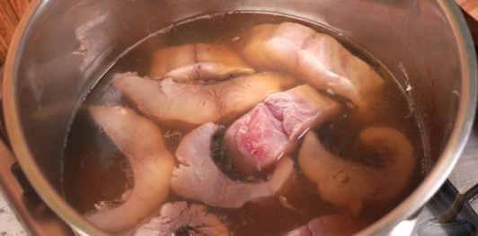 Фото приготовления рецепта: Карп заливной - шаг №10