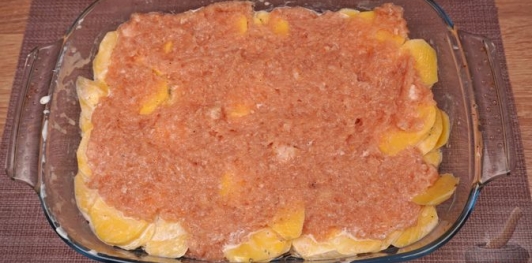 Фото приготовления рецепта: Картофель, запечённый с фаршем, помидорами и сыром - шаг №10