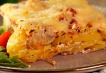 Картофель, запечённый с фаршем, помидорами и сыром