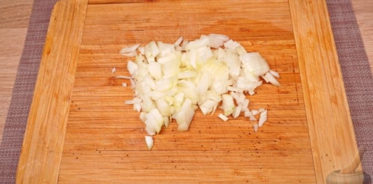 Фото приготовления рецепта: Картофельный крем-суп с помидорами и шпинатом - шаг №2