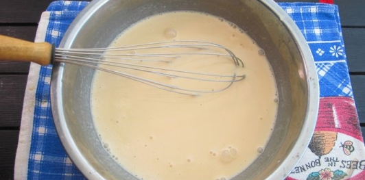 Фото приготовления рецепта: Киш из лаваша с курицей, горошком и кукурузой - шаг №19