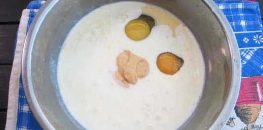 Фото приготовления рецепта: Киш из лаваша с курицей, горошком и кукурузой - шаг №18