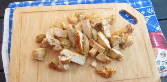 Фото приготовления рецепта: Киш из лаваша с курицей, горошком и кукурузой - шаг №7