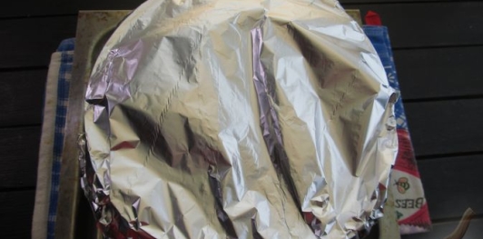 Фото приготовления рецепта: Киш из лаваша с курицей, горошком и кукурузой - шаг №23