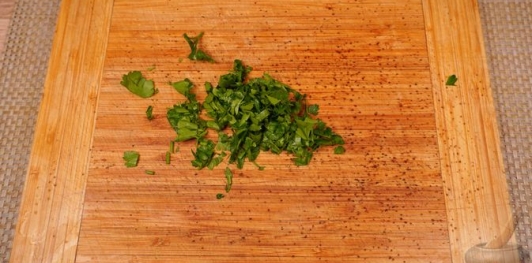 Фото приготовления рецепта: Краснокочанная капуста, тушенная с грибами и вином - шаг №15