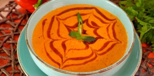 Фото приготовления рецепта: Крем-суп из запечённых помидоров, перца, лука и чеснока - шаг №14