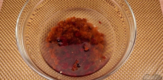 Фото приготовления рецепта: Куличи-косички с изюмом, цукатами, цедрой лимона и глазурью с лепестками миндаля - шаг №3