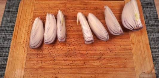 Фото приготовления рецепта: Курица, запечённая со свёклой и фетой - шаг №3