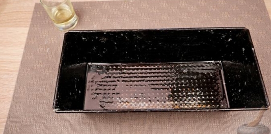 Фото приготовления рецепта: Куриный рулет с фисташками, курагой и беконом - шаг №16