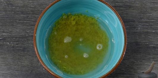 Фото приготовления рецепта: Куриный суп с булгуром и грибами - шаг №5