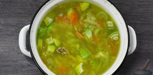 Фото приготовления рецепта: Куриный суп с рисом и авокадо - шаг №20