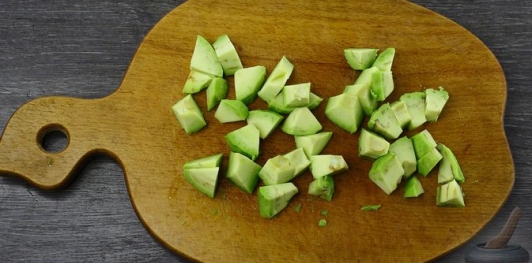 Фото приготовления рецепта: Куриный суп с рисом и авокадо - шаг №18