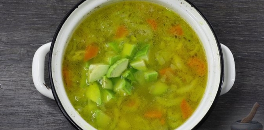 Фото приготовления рецепта: Куриный суп с рисом и авокадо - шаг №19