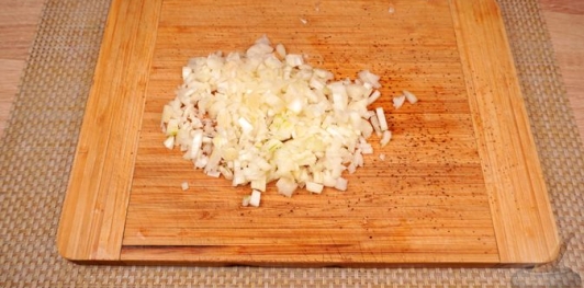 Фото приготовления рецепта: Кускус с помидорами и оливками - шаг №5