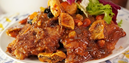 Фото приготовления рецепта: Кузу мутанджана - баранина с миндалем и сухофруктами - шаг №21