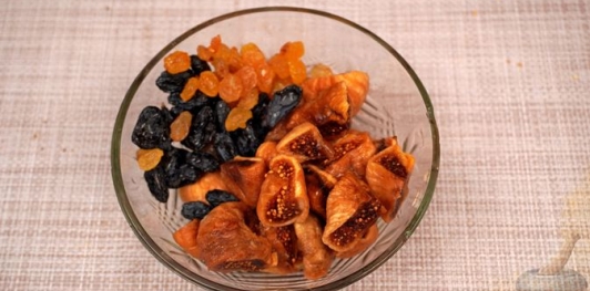 Фото приготовления рецепта: Кузу мутанджана - баранина с миндалем и сухофруктами - шаг №3