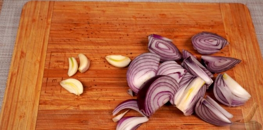 Фото приготовления рецепта: Кузу мутанджана - баранина с миндалем и сухофруктами - шаг №6