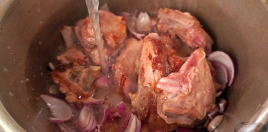 Фото приготовления рецепта: Кузу мутанджана - баранина с миндалем и сухофруктами - шаг №11