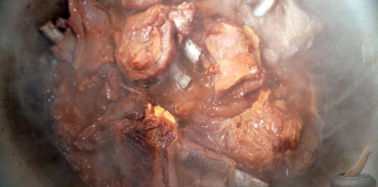 Фото приготовления рецепта: Кузу мутанджана - баранина с миндалем и сухофруктами - шаг №14