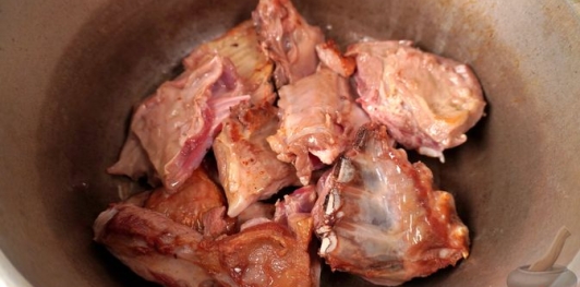 Фото приготовления рецепта: Кузу мутанджана - баранина с миндалем и сухофруктами - шаг №9