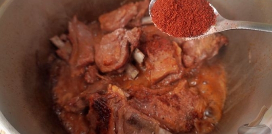 Фото приготовления рецепта: Кузу мутанджана - баранина с миндалем и сухофруктами - шаг №16