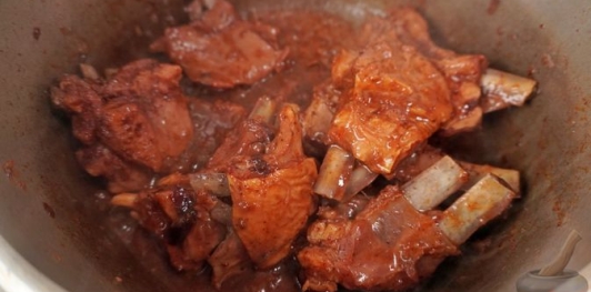 Фото приготовления рецепта: Кузу мутанджана - баранина с миндалем и сухофруктами - шаг №18