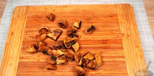 Фото приготовления рецепта: Кузу мутанджана - баранина с миндалем и сухофруктами - шаг №2