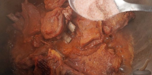 Фото приготовления рецепта: Кузу мутанджана - баранина с миндалем и сухофруктами - шаг №15