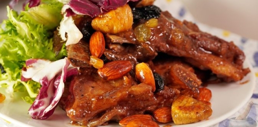 Фото приготовления рецепта: Кузу мутанджана - баранина с миндалем и сухофруктами - шаг №20