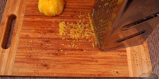 Фото приготовления рецепта: Лабне с печеным молодым чесноком и зеленью - шаг №8