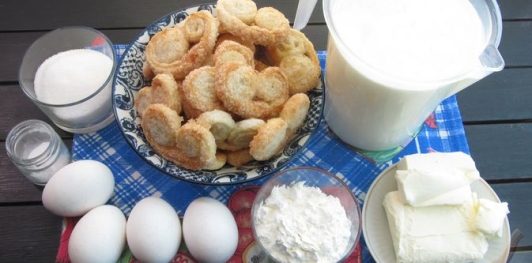 Фото приготовления рецепта: Ленивый наполеон из печенья - шаг №1