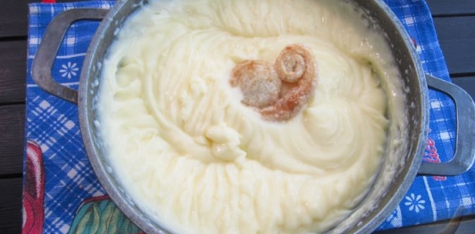 Фото приготовления рецепта: Ленивый наполеон из печенья - шаг №9