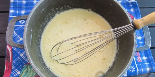 Фото приготовления рецепта: Ленивый наполеон из печенья - шаг №3