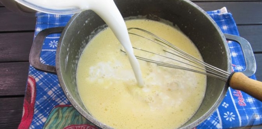 Фото приготовления рецепта: Ленивый наполеон из печенья - шаг №4