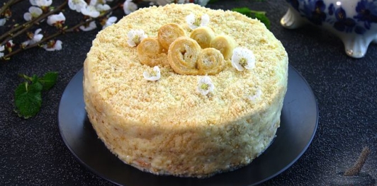 Фото приготовления рецепта: Ленивый наполеон из печенья - шаг №17