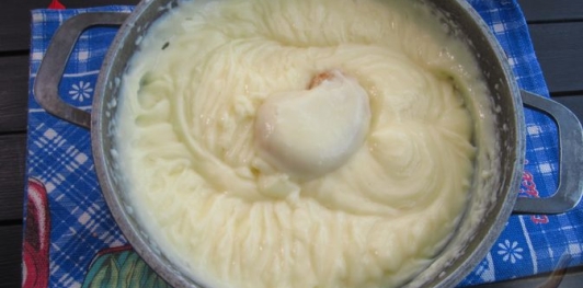 Фото приготовления рецепта: Ленивый наполеон из печенья - шаг №10