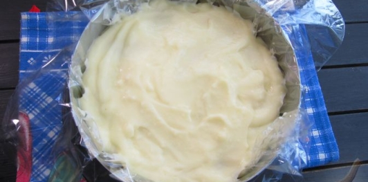 Фото приготовления рецепта: Ленивый наполеон из печенья - шаг №15