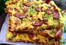 Ленивый пирог-пицца с колбасой и сыром