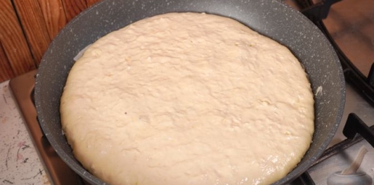 Фото приготовления рецепта: Ленивый сырный хачапури на сковороде - шаг №14